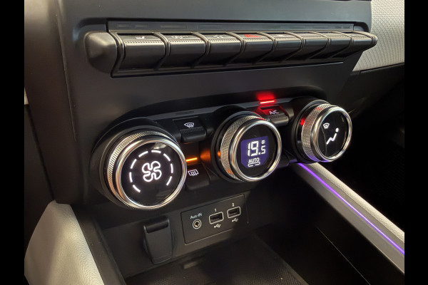 Renault Clio 1.0 TCe 90 Techno Voorstoelen verwarmd Achteruitrij Camera 24 Maanden garantie* (Vraag naar de voorwaarden)