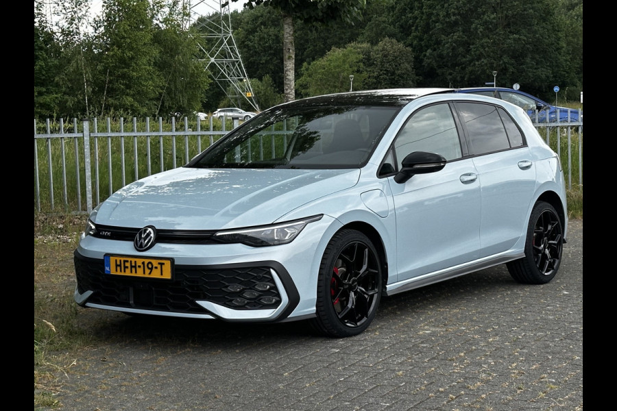Volkswagen Golf GTE 1.5 TSI eHybrid 272pk DSG | Panoramadak | 360 camera | Stoelverwarming | Side assist / Demonstratieauto