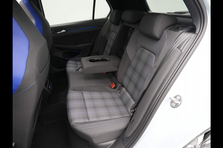Volkswagen Golf GTE 1.5 TSI eHybrid 272pk DSG | Panoramadak | 360 camera | Stoelverwarming | Side assist / Demonstratieauto