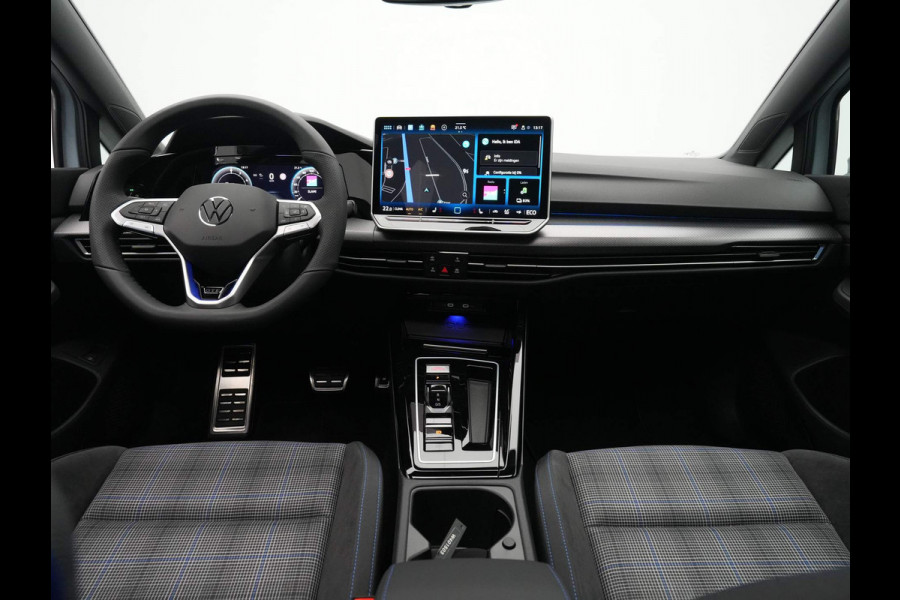 Volkswagen Golf GTE 1.5 TSI eHybrid 272pk DSG | Panoramadak | 360 camera | Stoelverwarming | Side assist / Demonstratieauto