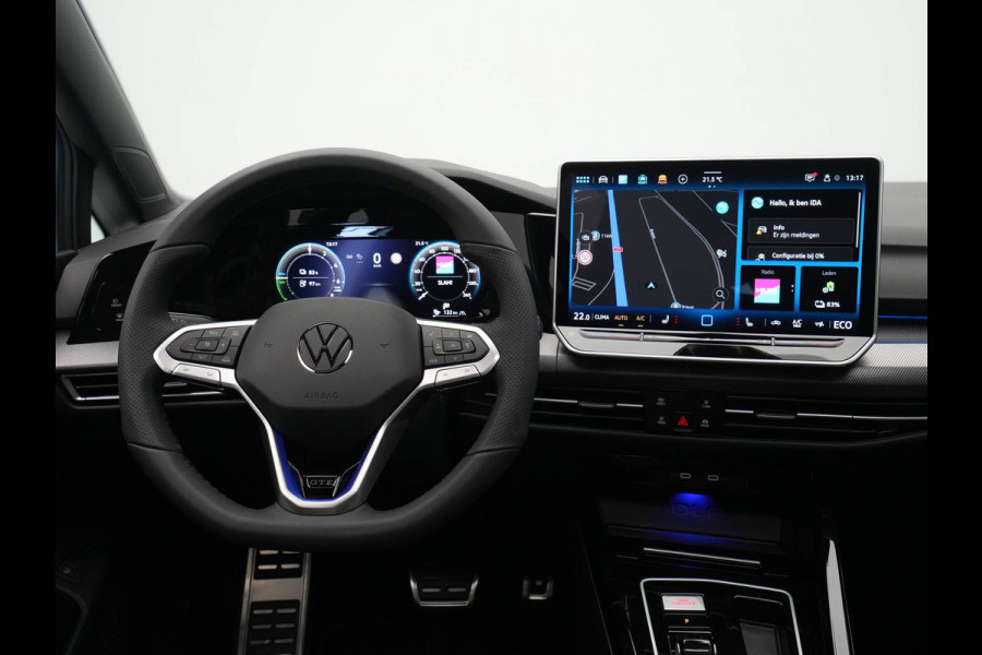 Volkswagen Golf GTE 1.5 TSI eHybrid 272pk DSG | Panoramadak | 360 camera | Stoelverwarming | Side assist / Demonstratieauto
