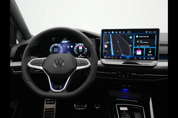 Volkswagen Golf GTE 1.5 TSI eHybrid 272pk DSG | Panoramadak | 360 camera | Stoelverwarming | Side assist / Demonstratieauto