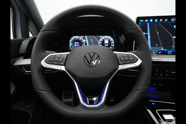Volkswagen Golf GTE 1.5 TSI eHybrid 272pk DSG | Panoramadak | 360 camera | Stoelverwarming | Side assist / Demonstratieauto