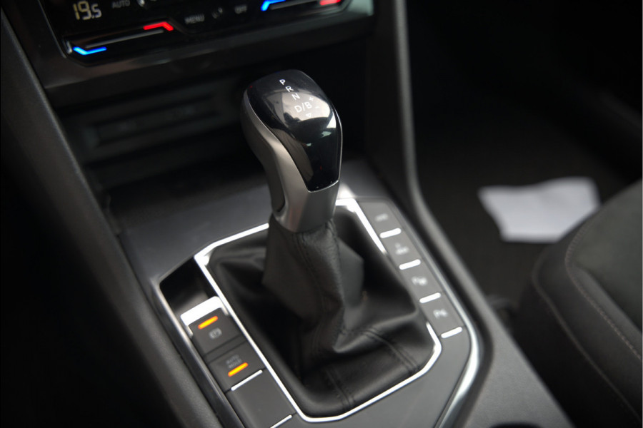 Volkswagen Tiguan 1.4 TSI eHybrid Elegance Business | Stoelverwarming | Stuurverwarming | iQ Light | Adaptive Cruise Control | Trekhaak | Apple Carplay | Navigatie | Camera | SOH 84%