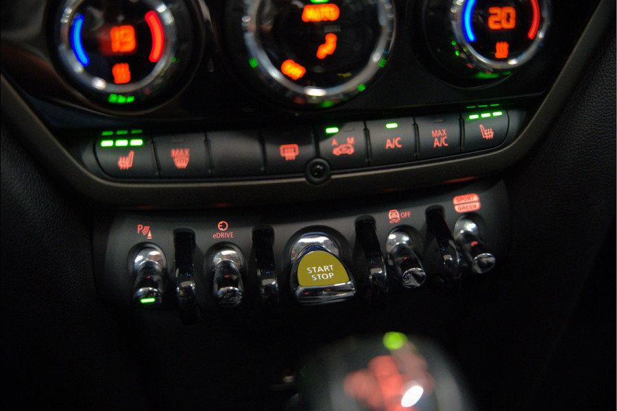 MINI Countryman 1.5 Cooper S E ALL4 Chili | Panoramadak | Stoelverwarming | Stuurverwarming | Head-Up Display | Camera | Apple Carplay | Keyless | Cruise Control | Navigatie | SOH 90%