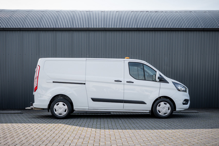 Ford Transit Custom 2.0 EcoBlue L2H1 | 130PK | Volledig Ingericht | LED | Cruise | PDC | Airco | Trekhaak