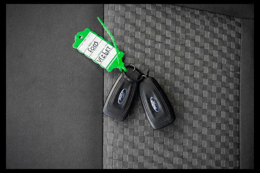 Ford Transit Custom 2.0 EcoBlue L2H1 | 130PK | Volledig Ingericht | LED | Cruise | PDC | Airco | Trekhaak