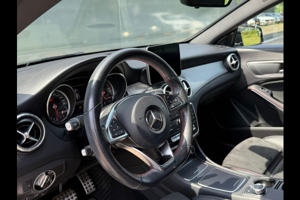 Mercedes-Benz CLA-Klasse 180 AMG Line Navi|Camera|Dealer Onderhouden