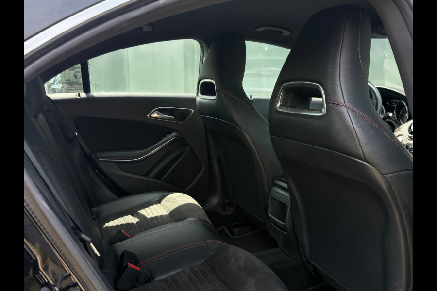 Mercedes-Benz CLA-Klasse 180 AMG Line Navi|Camera|Dealer Onderhouden