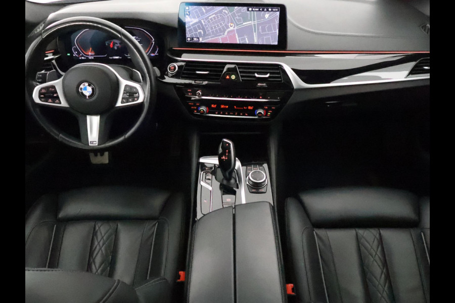 BMW 5 Serie Touring 530i Business Edition Plus | Schuif-/Kanteldak | Navigatie | Camera | Leder |