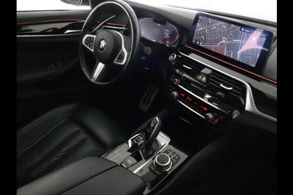 BMW 5 Serie Touring 530i Business Edition Plus | Schuif-/Kanteldak | Navigatie | Camera | Leder |