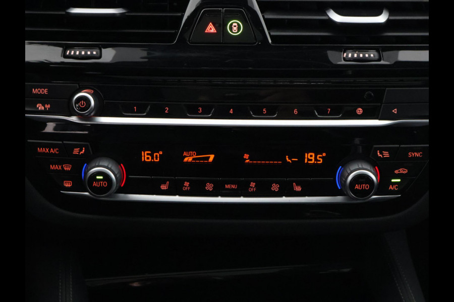 BMW 5 Serie Touring 530i Business Edition Plus | Schuif-/Kanteldak | Navigatie | Camera | Leder |