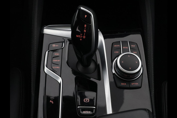BMW 5 Serie Touring 530i Business Edition Plus | Schuif-/Kanteldak | Navigatie | Camera | Leder |