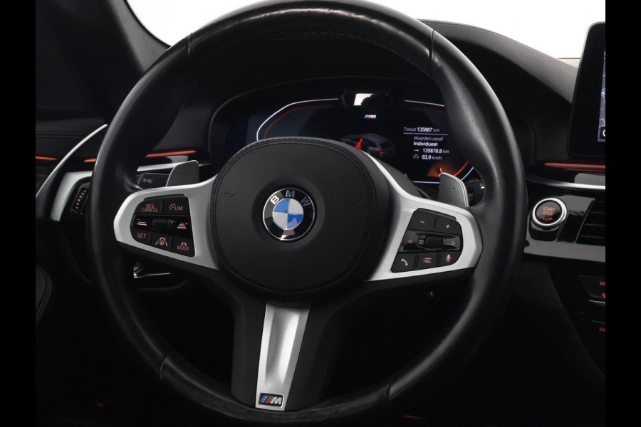 BMW 5 Serie Touring 530i Business Edition Plus | Schuif-/Kanteldak | Navigatie | Camera | Leder |