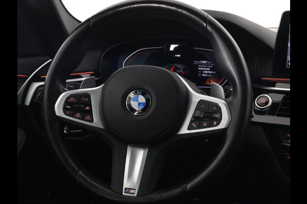 BMW 5 Serie Touring 530i Business Edition Plus | Schuif-/Kanteldak | Navigatie | Camera | Leder |