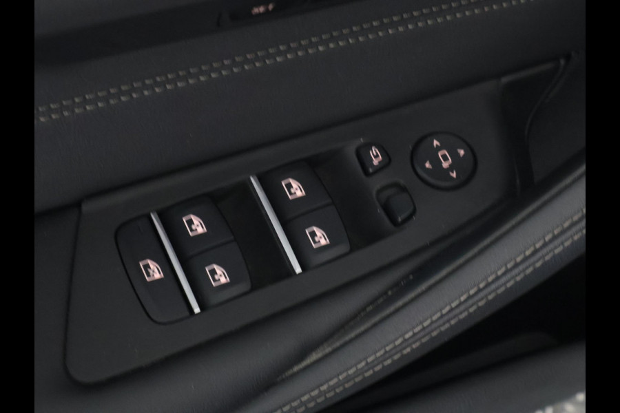 BMW 5 Serie Touring 530i Business Edition Plus | Schuif-/Kanteldak | Navigatie | Camera | Leder |
