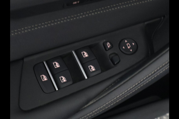 BMW 5 Serie Touring 530i Business Edition Plus | Schuif-/Kanteldak | Navigatie | Camera | Leder |