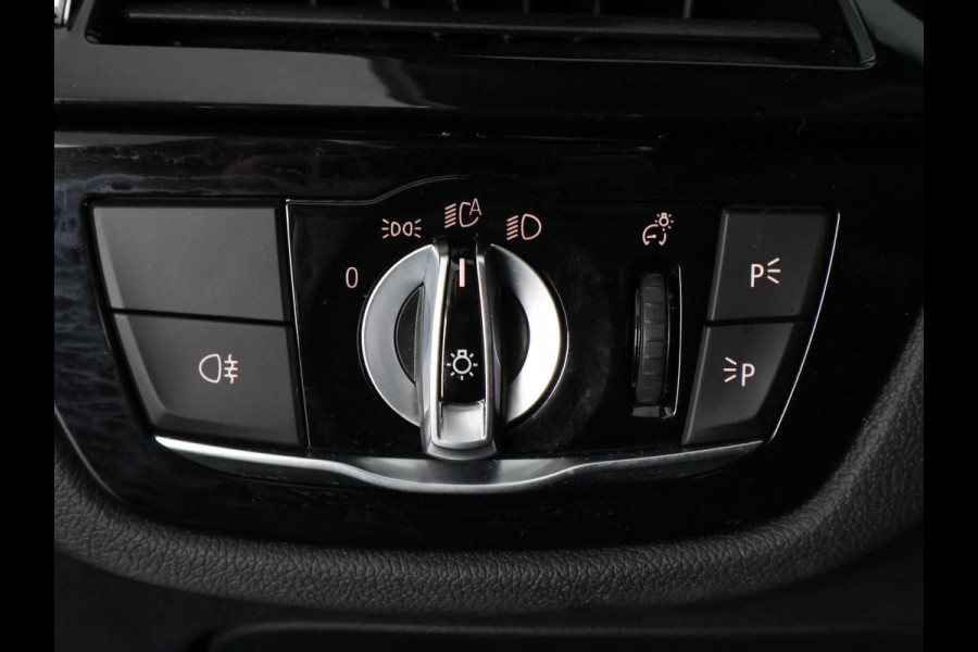 BMW 5 Serie Touring 530i Business Edition Plus | Schuif-/Kanteldak | Navigatie | Camera | Leder |