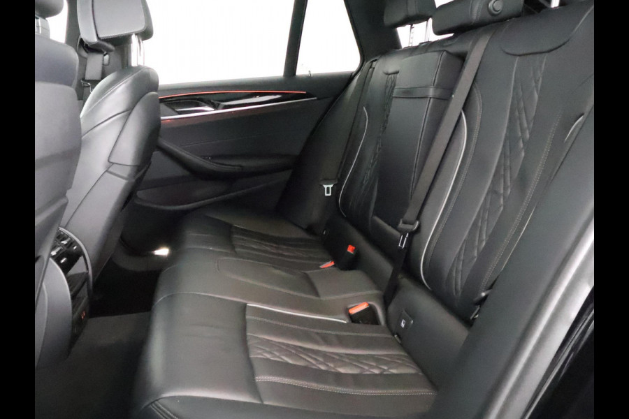 BMW 5 Serie Touring 530i Business Edition Plus | Schuif-/Kanteldak | Navigatie | Camera | Leder |