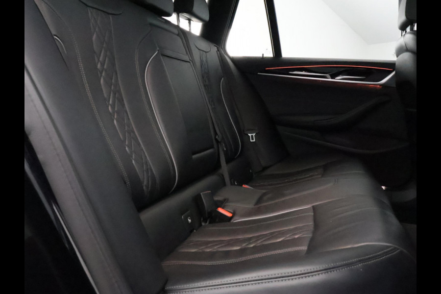 BMW 5 Serie Touring 530i Business Edition Plus | Schuif-/Kanteldak | Navigatie | Camera | Leder |