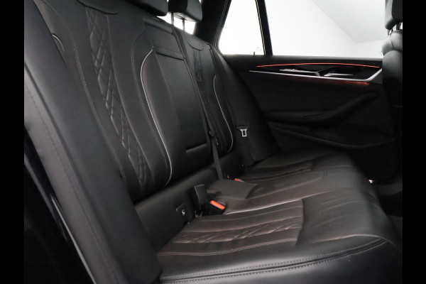 BMW 5 Serie Touring 530i Business Edition Plus | Schuif-/Kanteldak | Navigatie | Camera | Leder |