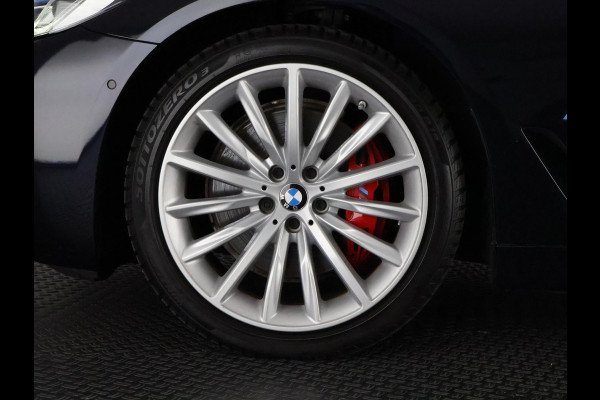 BMW 5 Serie Touring 530i Business Edition Plus | Schuif-/Kanteldak | Navigatie | Camera | Leder |