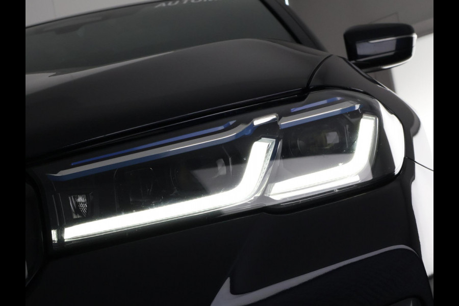 BMW 5 Serie Touring 530i Business Edition Plus | Schuif-/Kanteldak | Navigatie | Camera | Leder |