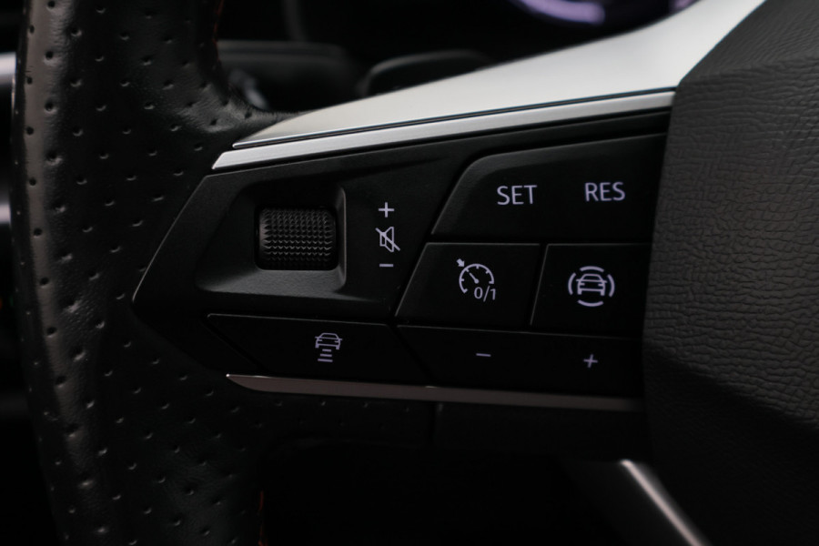 Seat Leon Sportstourer 1.0 eTSI FR Business Intense Eerste Eigenaar, Virtual Cockpit, ACC, Camera, Apple Carplay, LED, 18''