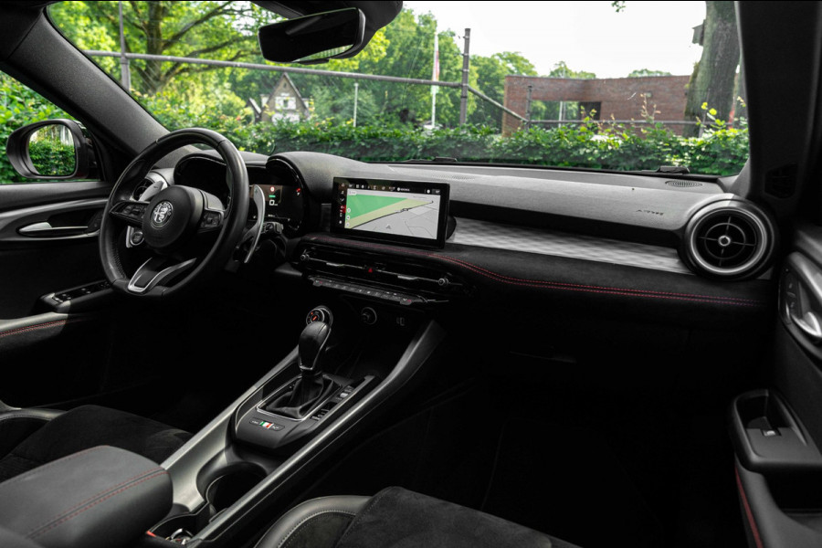 Alfa Romeo Tonale 1.3T PHEV Veloce 280 PK Keyless Adaptive Camera Sfeerverlichting 19''
