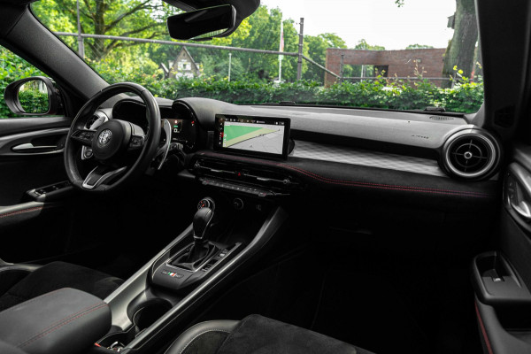 Alfa Romeo Tonale 1.3T PHEV Veloce 280 PK Keyless Adaptive Camera Sfeerverlichting 19''