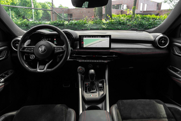 Alfa Romeo Tonale 1.3T PHEV Veloce 280 PK Keyless Adaptive Camera Sfeerverlichting 19''