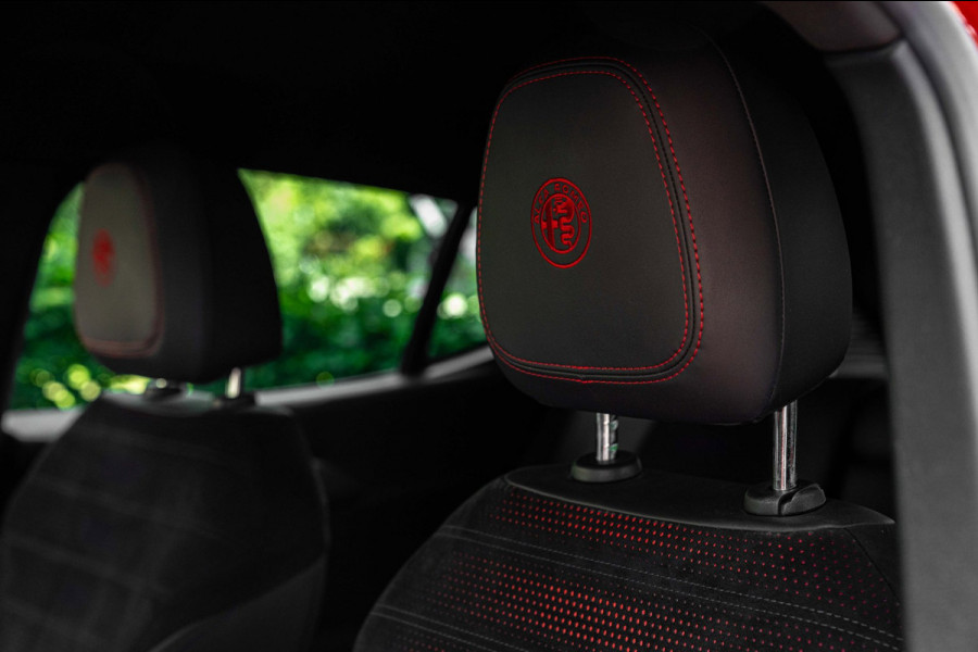 Alfa Romeo Tonale 1.3T PHEV Veloce 280 PK Keyless Adaptive Camera Sfeerverlichting 19''