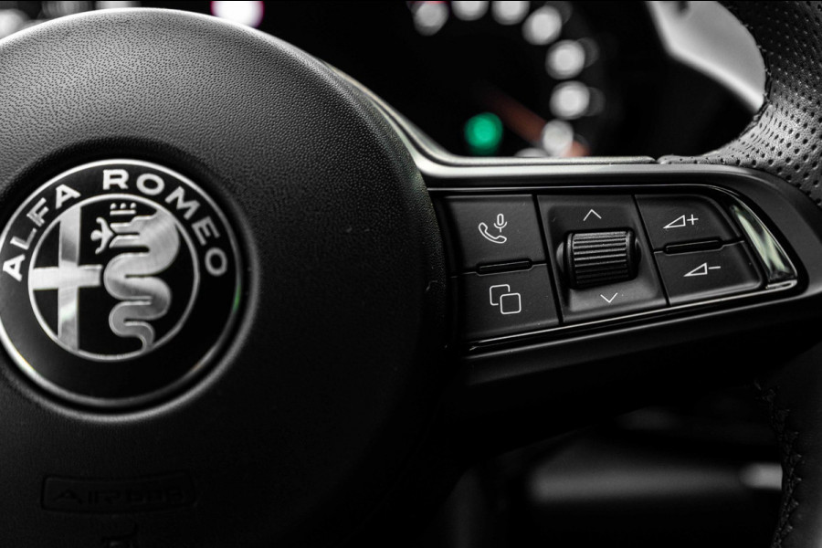 Alfa Romeo Tonale 1.3T PHEV Veloce 280 PK Keyless Adaptive Camera Sfeerverlichting 19''