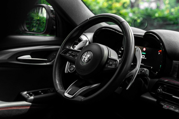 Alfa Romeo Tonale 1.3T PHEV Veloce 280 PK Keyless Adaptive Camera Sfeerverlichting 19''