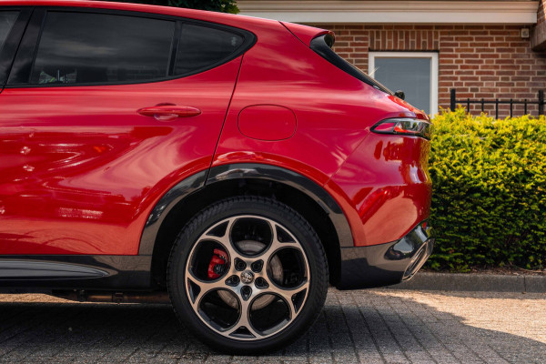 Alfa Romeo Tonale 1.3T PHEV Veloce 280 PK Keyless Adaptive Camera Sfeerverlichting 19''