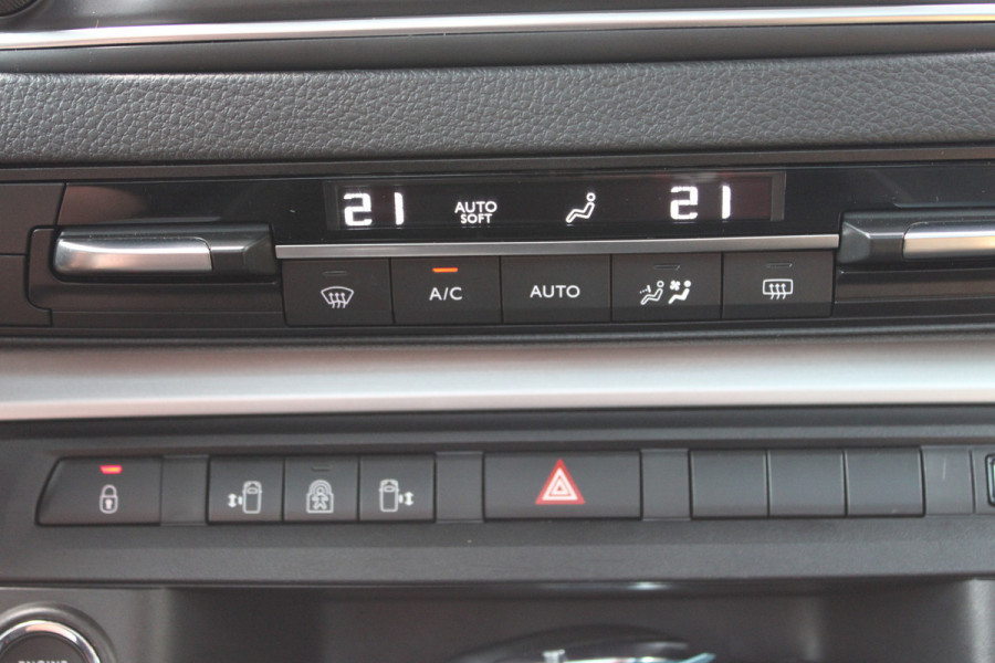Opel Zafira-e Life L3H1 Innovation 75 kWh SOh 94,8% 7-PERS LEER PANO TREKHAAK 85000KM!!!