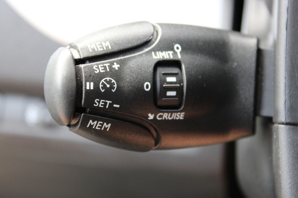 Opel Zafira-e Life L3H1 Innovation 75 kWh SOh 94,8% 7-PERS LEER PANO TREKHAAK 85000KM!!!