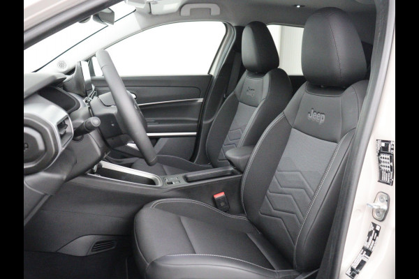 Jeep Avenger Avenger 54 kWh | SOH 97,6% | 3 Fase | Carplay | Adaptive cruise | Camera | Half leer | LM | LED | Climate control | Parkeersensoren
