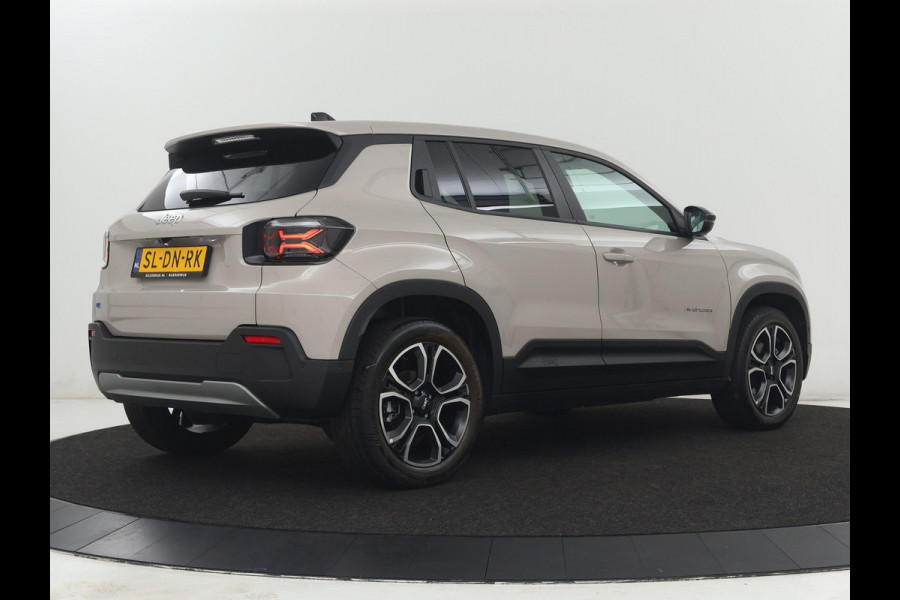 Jeep Avenger Avenger 54 kWh | SOH 97,6% | 3 Fase | Carplay | Adaptive cruise | Camera | Half leer | LM | LED | Climate control | Parkeersensoren
