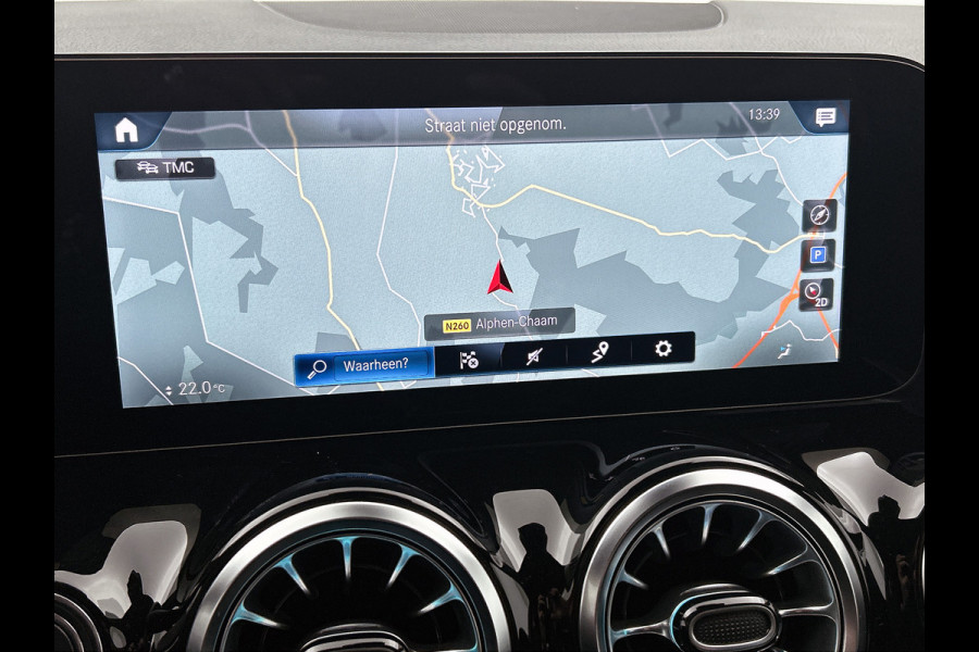 Mercedes-Benz GLA 250 e Business AMG Plug-In Hybride 5 spaaks lichtmetalen velgen | MBUX wide screen| Navigatie | elect bed. voorstoelen met memory | Trekhaak | parking support met camera | Inclusief 24 maanden Mercedes-Benz Certified garantie voor Europa.