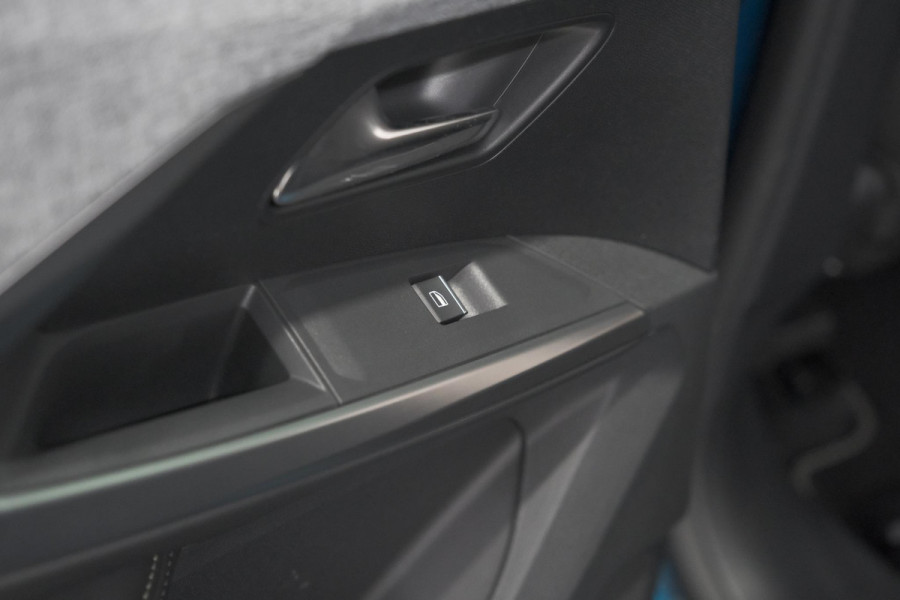Peugeot 5008 1.2 Hybrid 136 GT 7p | 360 Camera | Panoramadak | Elektrische Kofferklep | Winterpakket