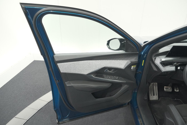 Peugeot 5008 1.2 Hybrid 136 GT 7p | 360 Camera | Panoramadak | Elektrische Kofferklep | Winterpakket