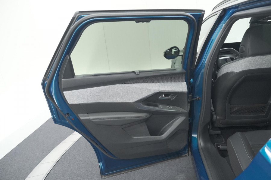 Peugeot 5008 1.2 Hybrid 136 GT 7p | 360 Camera | Panoramadak | Elektrische Kofferklep | Winterpakket