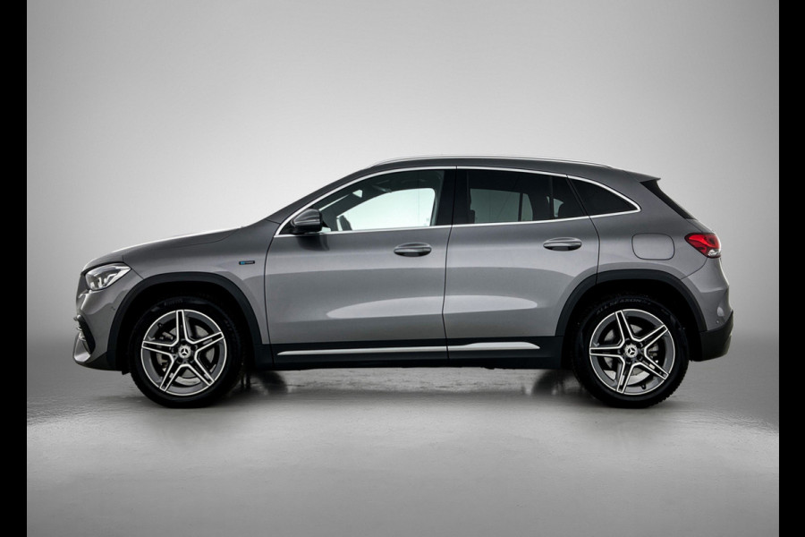 Mercedes-Benz GLA 250 e Business AMG Plug-In Hybride 5 spaaks lichtmetalen velgen | MBUX wide screen| Navigatie | elect bed. voorstoelen met memory | Trekhaak | parking support met camera | Inclusief 24 maanden Mercedes-Benz Certified garantie voor Europa.