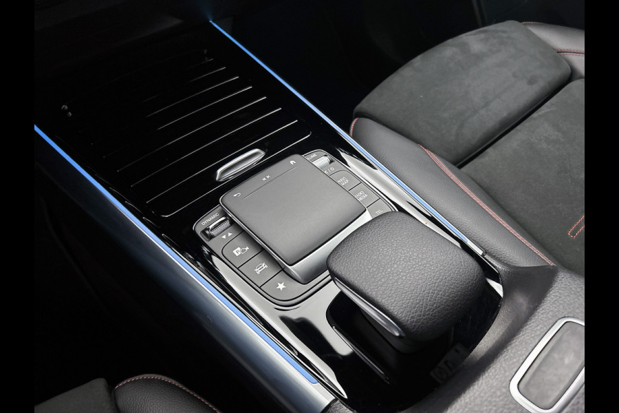 Mercedes-Benz GLA 250 e Business AMG Plug-In Hybride 5 spaaks lichtmetalen velgen | MBUX wide screen| Navigatie | elect bed. voorstoelen met memory | Trekhaak | parking support met camera | Inclusief 24 maanden Mercedes-Benz Certified garantie voor Europa.