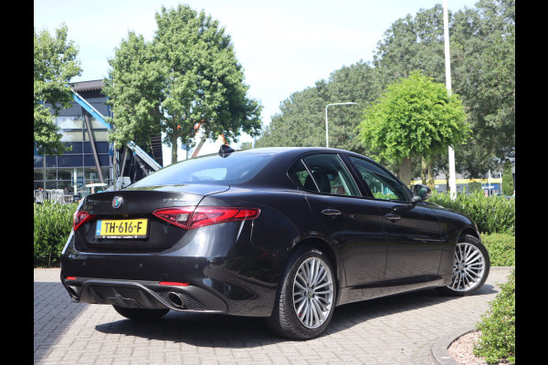 Alfa Romeo Giulia 2.0T Super Adaptive CC / Navi/ Camera /Pdc / Carplay /Stoel/Stuurverw / Automaat Gechipt 310pk - 460nm koppel