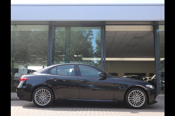 Alfa Romeo Giulia 2.0T Super Adaptive CC / Navi/ Camera /Pdc / Carplay /Stoel/Stuurverw / Automaat Gechipt 310pk - 460nm koppel