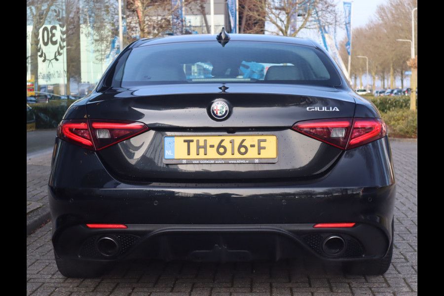 Alfa Romeo Giulia 2.0T Super Adaptive CC / Navi/ Camera /Pdc / Carplay /Stoel/Stuurverw / Automaat Gechipt 310pk - 460nm koppel