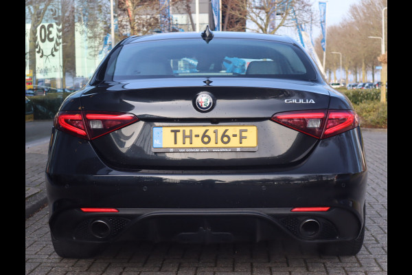 Alfa Romeo Giulia 2.0T Super Adaptive CC / Navi/ Camera /Pdc / Carplay /Stoel/Stuurverw / Automaat Gechipt 310pk - 460nm koppel