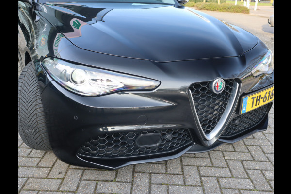 Alfa Romeo Giulia 2.0T Super Adaptive CC / Navi/ Camera /Pdc / Carplay /Stoel/Stuurverw / Automaat Gechipt 310pk - 460nm koppel